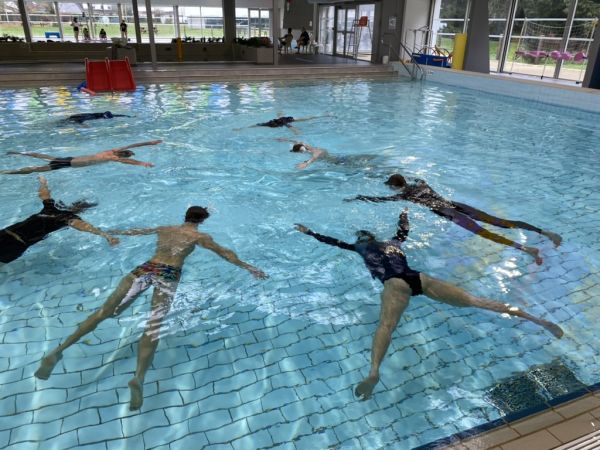 Instructeur en aqua yoga sur site